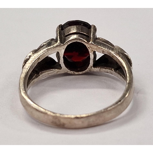 361 - A vintage 925 silver and garnet ring Size N