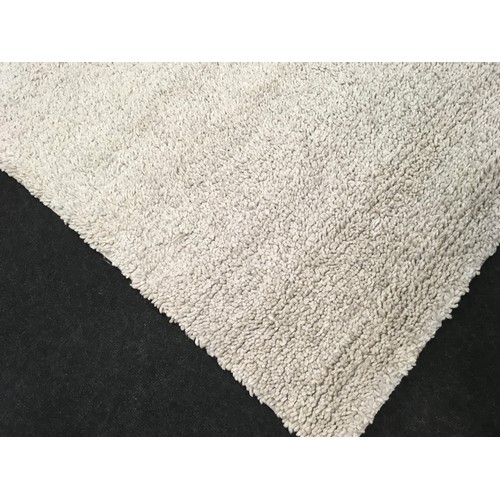 237 - A contemporary beige carpet. Vendor advises this is Laura Ashley although it is unmarked. 201x140cm.