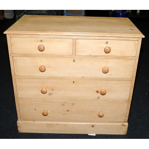 493 - Victorian 2 over 3 graduated chest of pine drawers standing on a separate pine plinth. O/all hight w... 