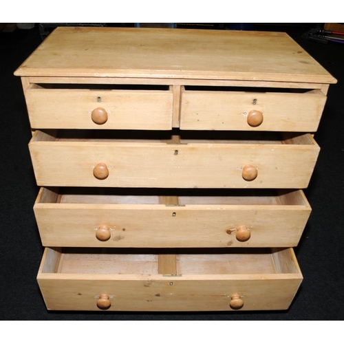 493 - Victorian 2 over 3 graduated chest of pine drawers standing on a separate pine plinth. O/all hight w... 