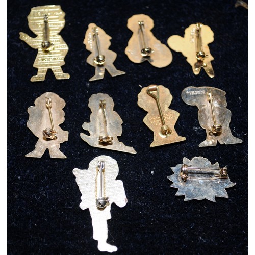 124 - Large collection of modern Robertson's Golly pin badges (25).