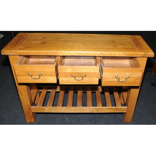 495 - Quality light oak dresser base, three drawers over pot board. 118cms wide x 85cms x 40cms.