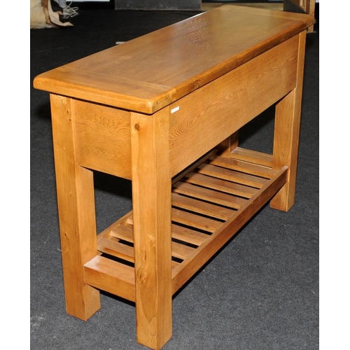 495 - Quality light oak dresser base, three drawers over pot board. 118cms wide x 85cms x 40cms.