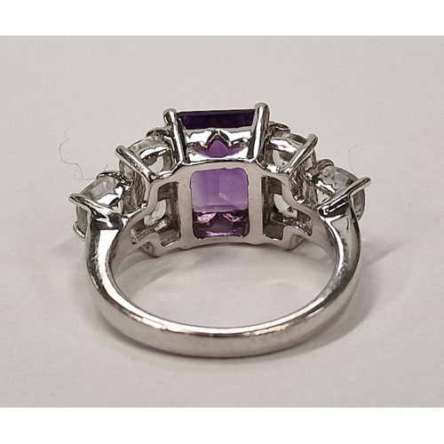 410 - Emerald cut amethyst with topaz white gold on 925 silver ring size J 1/2 (TR16).