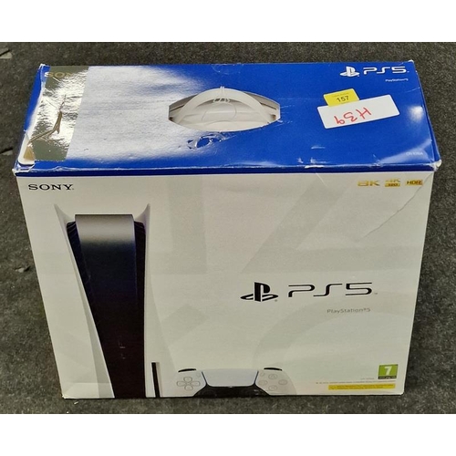 157 - A Sony PS5. (H139)