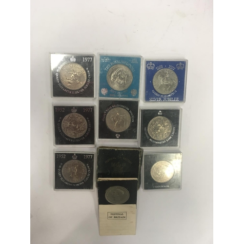 127 - A collection of commemorative coins (33)