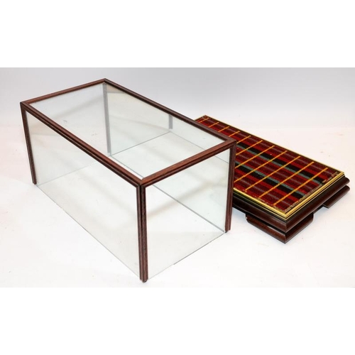 33 - Vintage mahogany and glass display case with mirrored back in rectangular form 35cms across x 20cms ... 