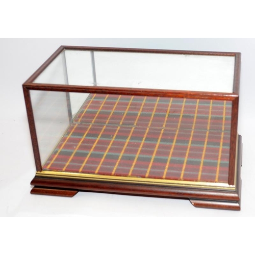 33 - Vintage mahogany and glass display case with mirrored back in rectangular form 35cms across x 20cms ... 