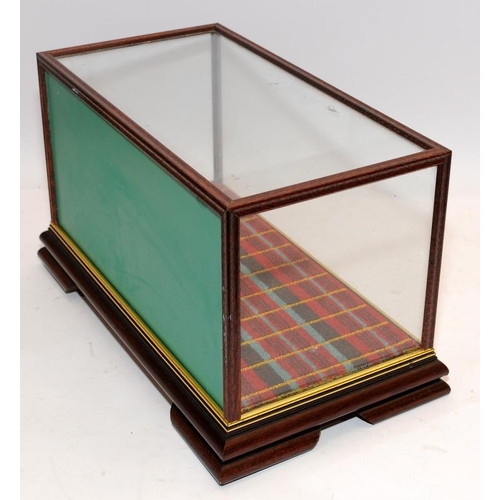 33 - Vintage mahogany and glass display case with mirrored back in rectangular form 35cms across x 20cms ... 