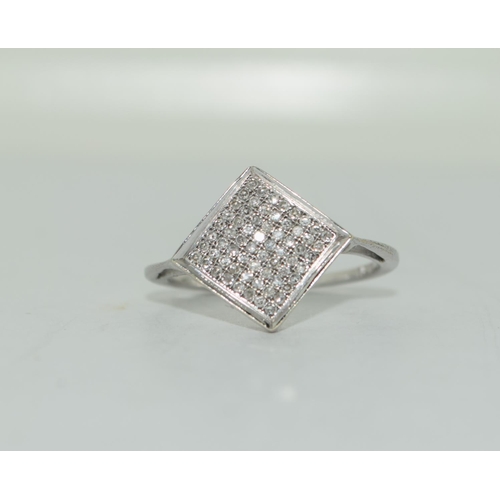 207 - 9ct white gold ladies designer shape diamond ring set with diamonds. Size N.