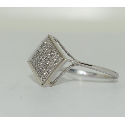 207 - 9ct white gold ladies designer shape diamond ring set with diamonds. Size N.