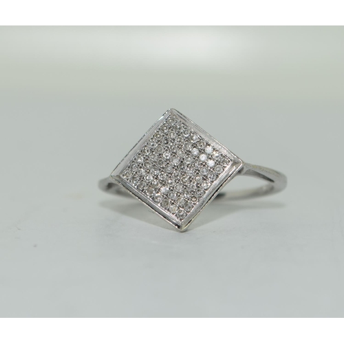 207 - 9ct white gold ladies designer shape diamond ring set with diamonds. Size N.