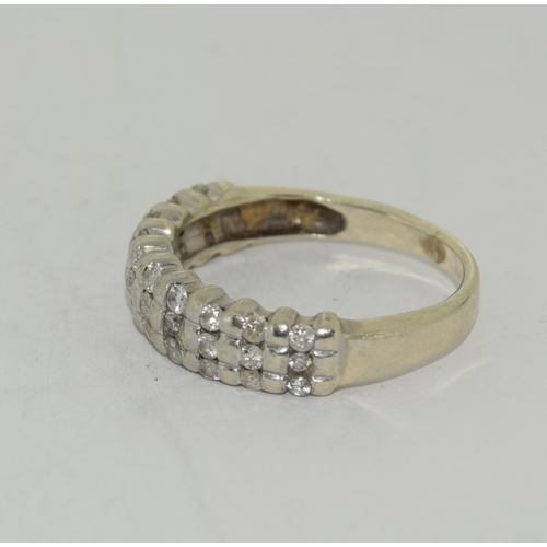 210 - 18ct white gold (tested) ladies diamond bar ring approx 0.33ct size N