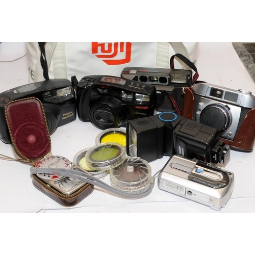 166 - Collection of vintage cameras to include Pentax P30 and Zoom 105, a Kodak fold out camera and an Agf... 