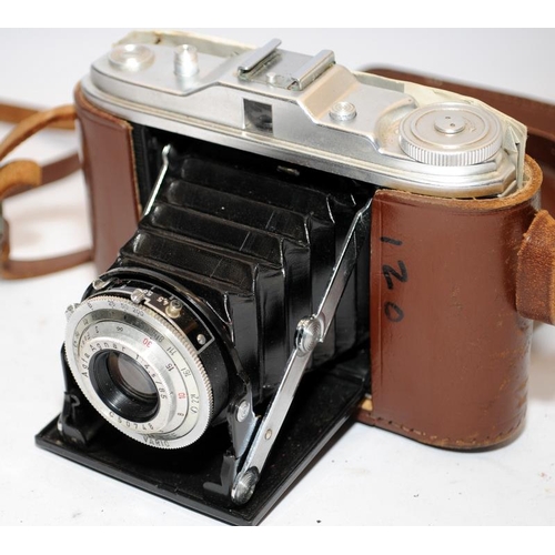 166 - Collection of vintage cameras to include Pentax P30 and Zoom 105, a Kodak fold out camera and an Agf... 