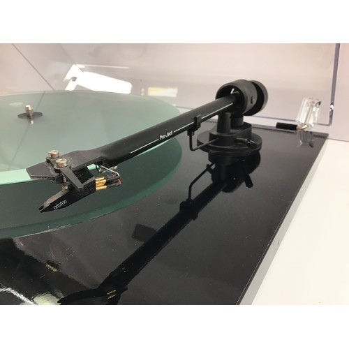 407 - PROJECT TURNTABLE. This turntable is in excellent working order and has had very little use. It has ... 