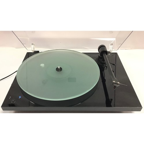 407 - PROJECT TURNTABLE. This turntable is in excellent working order and has had very little use. It has ... 