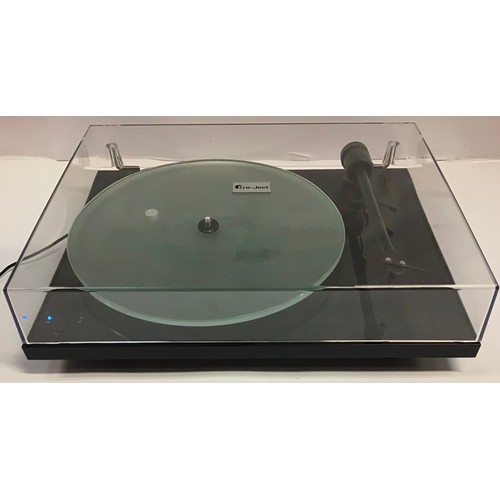 407 - PROJECT TURNTABLE. This turntable is in excellent working order and has had very little use. It has ... 