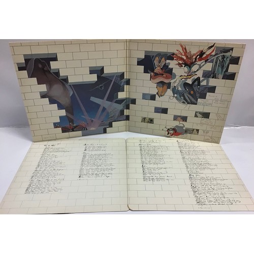 148 - PINK FLOYD 'THE WALL' ORIGINAL VINYL 2 LP SET. Great double album found here in Ex condition with ga... 