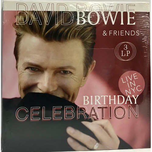 139 - DAVID BOWIE & FRIENDS 'LIVE IN NYC BIRTHDAY CELEBRATION' 3 LP SET. Released in 2012 this 3LP Concert... 