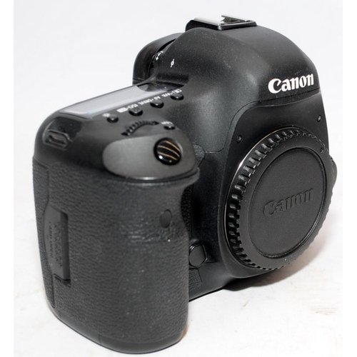 10 - Canon EOS 5D Mark III camera body in black. No battery supplied but has been tested and is working f... 