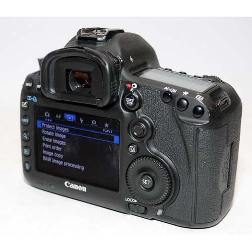 10 - Canon EOS 5D Mark III camera body in black. No battery supplied but has been tested and is working f... 