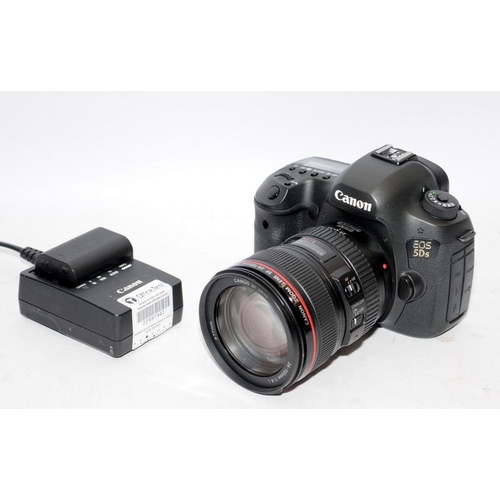 21 - Canon 5Ds DSLR camera with fitted Canon EF 24-105 zoom lens. Comes complete with battery and charger