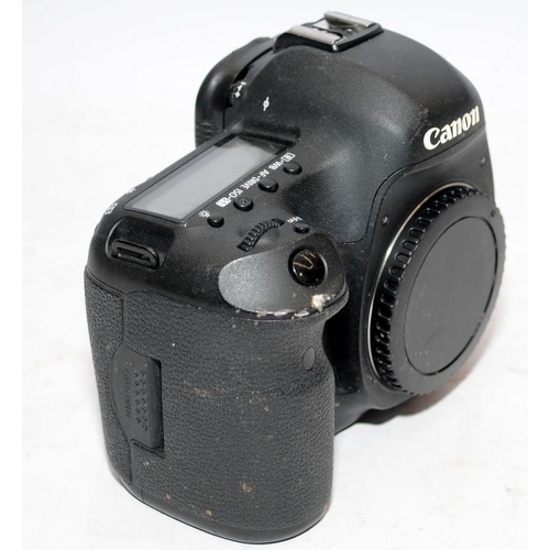 45 - Canon EOS 5D Mark III camera body in black. No battery supplied but has been tested and is working f... 