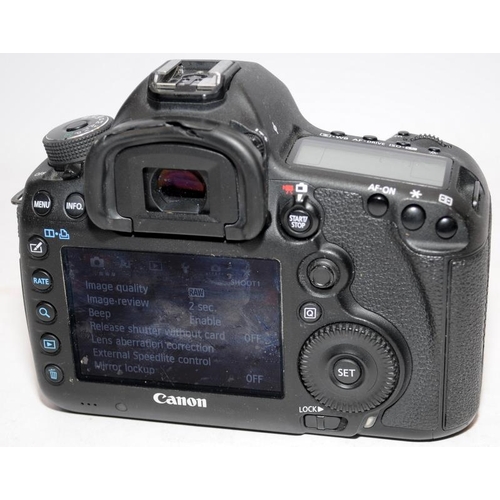 45 - Canon EOS 5D Mark III camera body in black. No battery supplied but has been tested and is working f... 