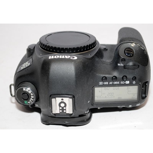 45 - Canon EOS 5D Mark III camera body in black. No battery supplied but has been tested and is working f... 