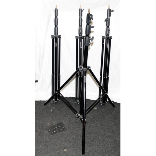 83 - 4 x Calumet lightweight photographic studio light stand ref: MF 6060