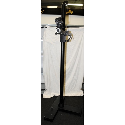 59 - Manfrotto Professional photography studio stand. Sturdy 'T' wheeled base with brake, 8cms diameter b... 