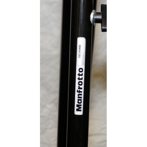 82 - Manfrotto professional quality heavy duty wind up stand. Total extended height approx 2.5m. Model re... 