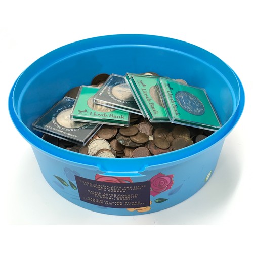 268 - Light blue roses tub containing a collection of British coinage.