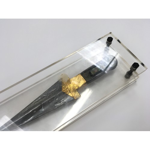 277 - A decorative dagger in perspex case.