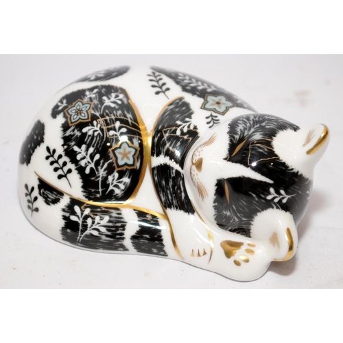 279 - 3 x Royal Crown Derby paperweight with gold stopper. 1994 sleeping kitten, 1995 grey kitten and 2003... 