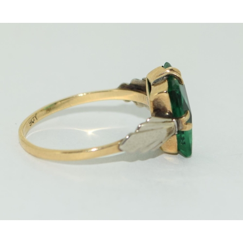 543 - 9ct gold ladies emerald green colour ring size N