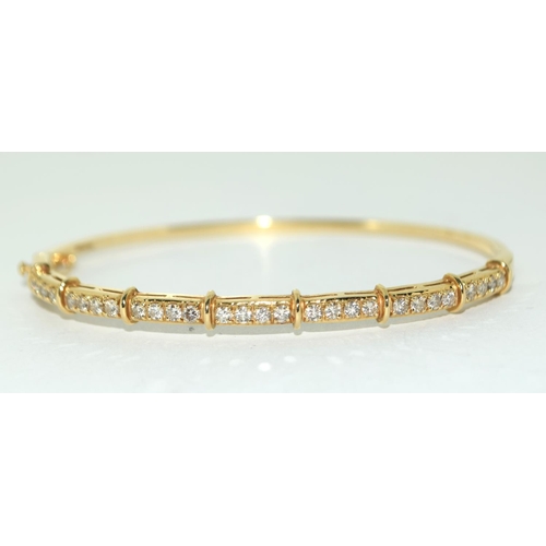 539 - A 14ct Gold & Diamond set Hinged Bangle. Approx 9.4g