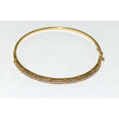 539 - A 14ct Gold & Diamond set Hinged Bangle. Approx 9.4g