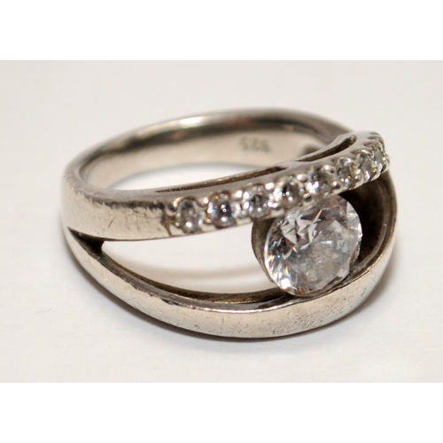 431 - A 925 silver double row ring with stone to centre Size M