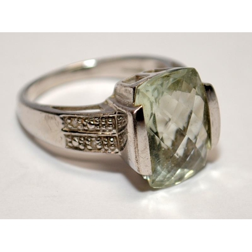 425 - A 925 silver and large green amethyst ring Size N