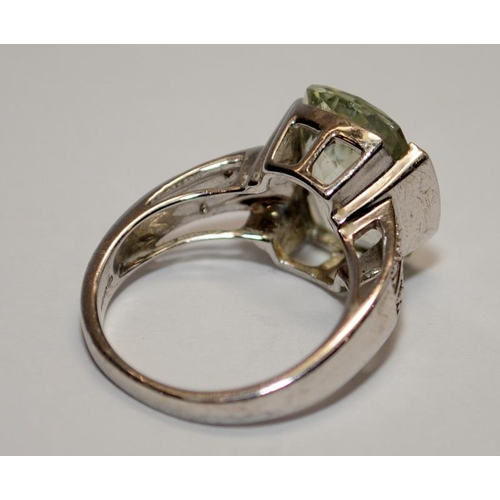 425 - A 925 silver and large green amethyst ring Size N