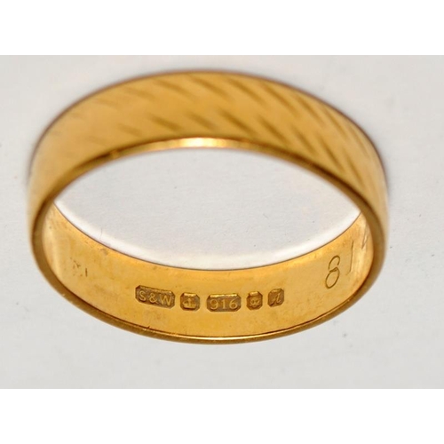 445 - 22ct gold wedding band size M 1/2. 4.4g