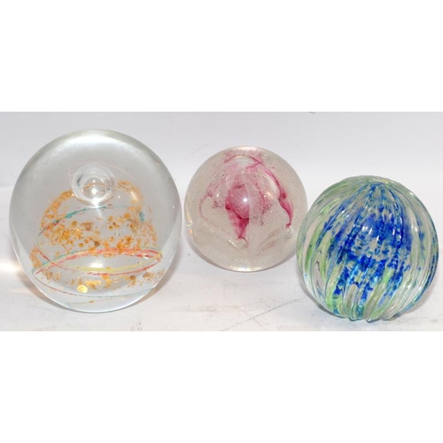 205 - Collection of paperweights to include Caithness examples. 11 in lot