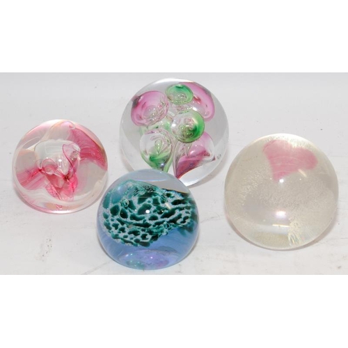 205 - Collection of paperweights to include Caithness examples. 11 in lot