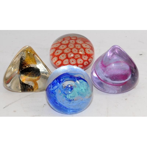 205 - Collection of paperweights to include Caithness examples. 11 in lot