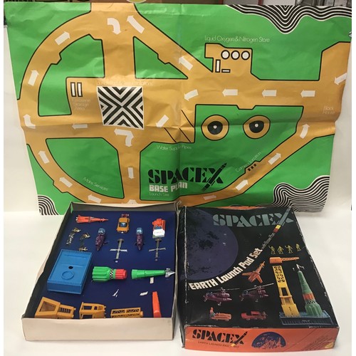 52 - Vintage 1969 Triang Original Mk1 Space X Launch Pad Set. Found here in original box and missing one ... 