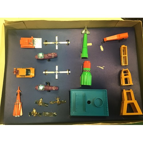 52 - Vintage 1969 Triang Original Mk1 Space X Launch Pad Set. Found here in original box and missing one ... 