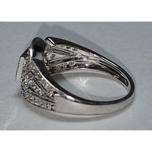 465 - A 9ct white gold and diamond ring Size L