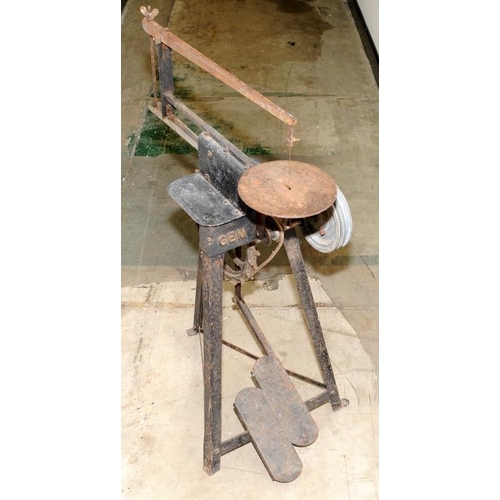 248 - Vintage GEM treadle fret saw. In working condition